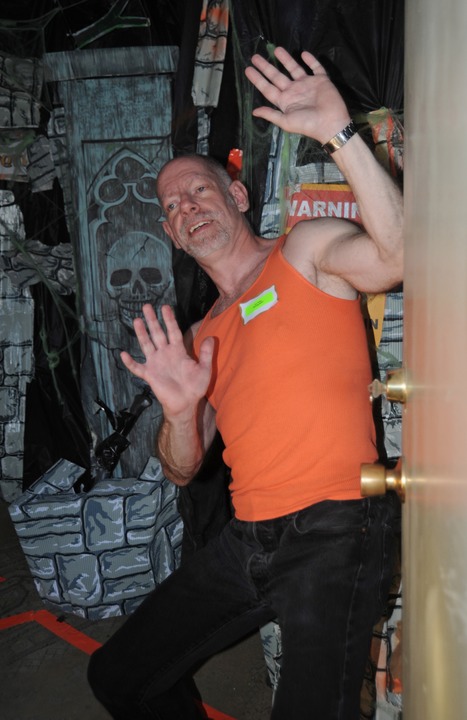 DSC_9320EBGG Halloween_Joe recoiling